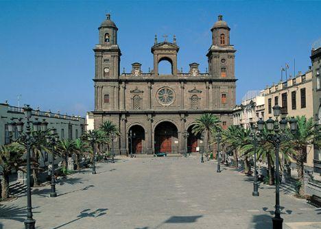 La Catedral de Las Palmas y la adyacente plaza de Santa Ana